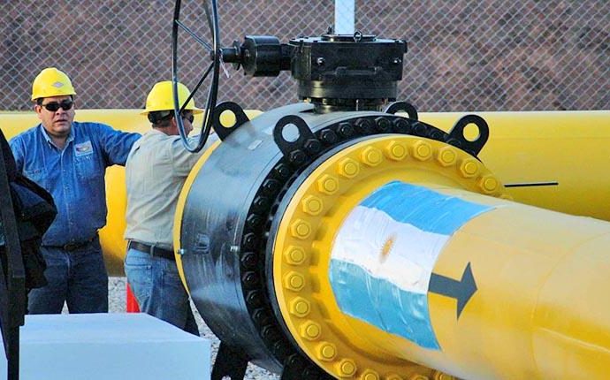 Bolivia busca asegurar ingreso clave con exportaciones de gas a Argentina