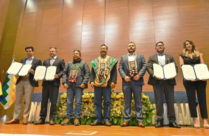 Bolivia firma acuerdos clave para industrializar sus reservas de litio