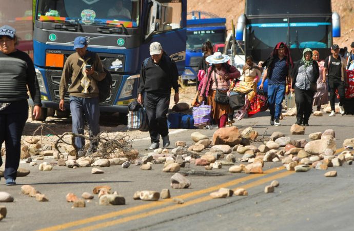 Prolongados conflictos paralizan la economía boliviana y preocupan al sector productivo