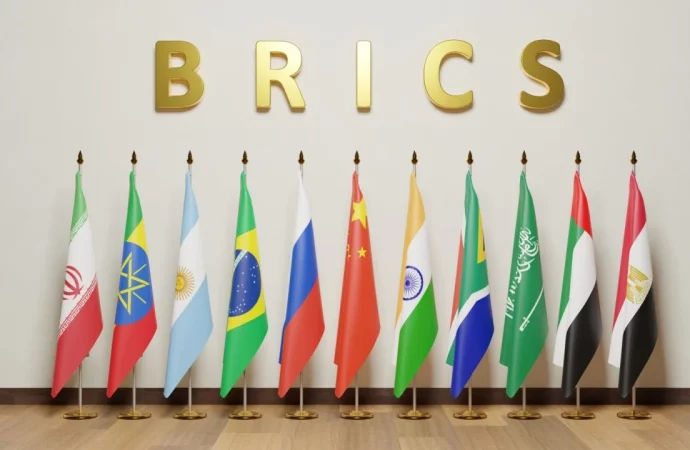 BRICS impulsa sistema de pagos con criptomonedas para reducir dependencia del dólar