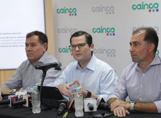 Empresarios alertan sobre riesgos del alza salarial y trabas a exportaciones