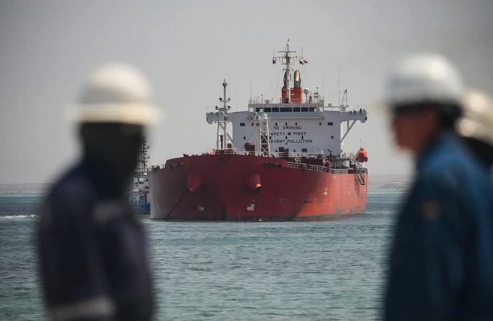 Retrasos en Arica complican descarga de combustibles importados por YPFB