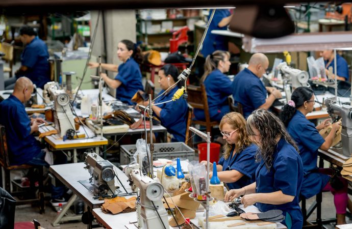 Banco Mundial proyecta desaceleración en la creación de empleo en América Latina para 2025