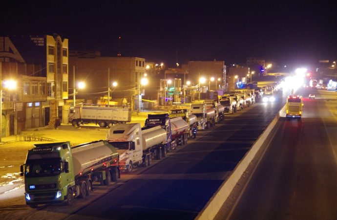 Crisis logística se agrava: filas persisten y transportistas amenazan con paro
