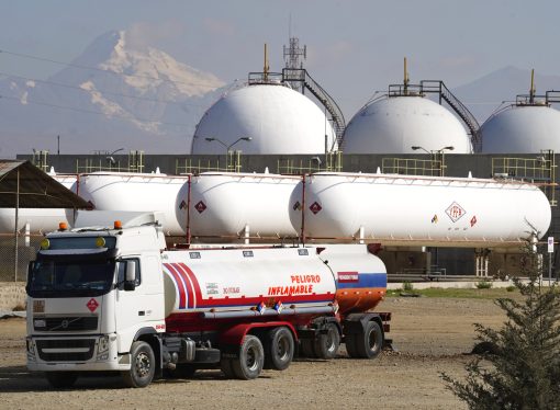 YPFB advierte riesgo crítico en suministro de combustibles por bloqueos en rutas nacionales