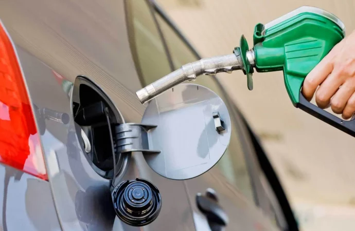 El costo oculto de la gasolina barata; Bolivia entre los países con combustibles más accesibles de Latinoamérica