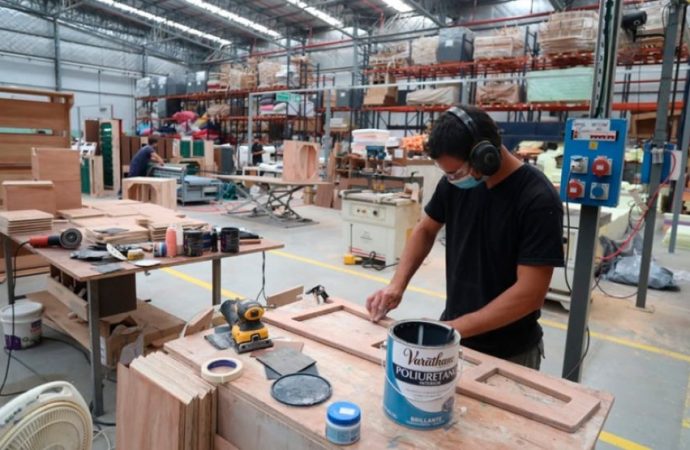 Deterioro del entorno económico pone en jaque a miles de microempresas en Bolivia