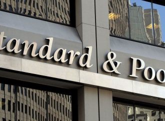 S&P devalúa la calificación soberana de Bolivia y activa alerta por riesgo de impago