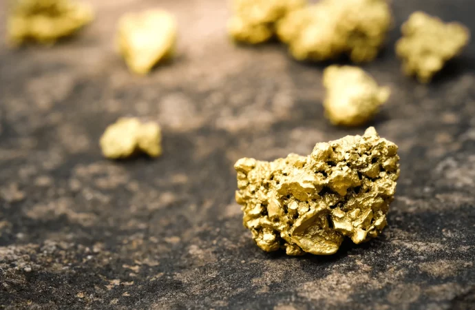 El oro se impone como activo refugio ante volatilidad global y diversificación monetaria