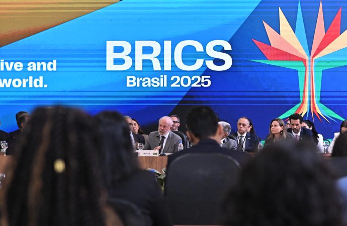 BRICS busca blindar su desarrollo ante presiones arancelarias de EE.UU.