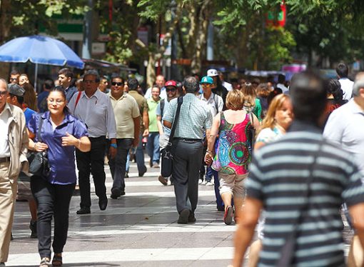 FMI mejora previsión de crecimiento para América Latina pese a tensiones comerciales