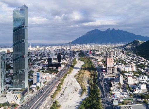 América Latina crecerá cerca del 2,2 % en 2025, según Moody’s