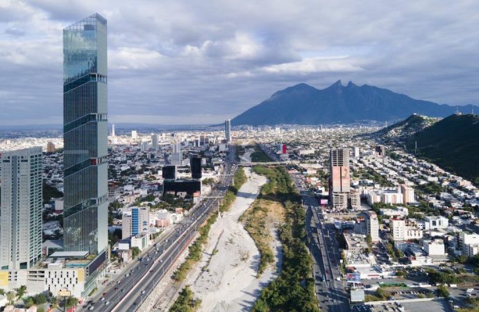 América Latina crecerá cerca del 2,2 % en 2025, según Moody’s