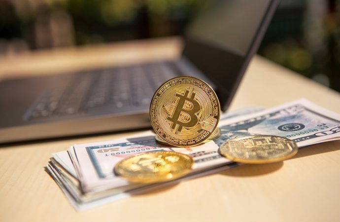 En medio del colapso económico, las criptomonedas se convierten en herramienta financiera en Bolivia
