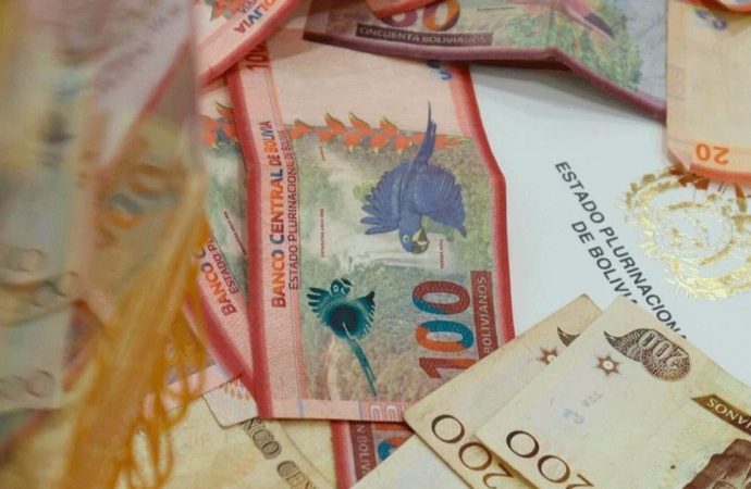 Emisión creciente y retraso informativo tensionan el sistema financiero boliviano