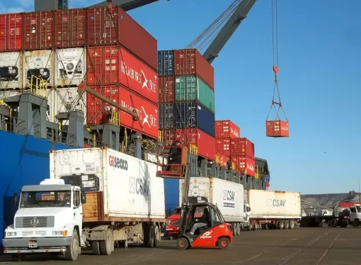 Minerales y manufacturas impulsan exportaciones, pero la balanza comercial sigue en rojo