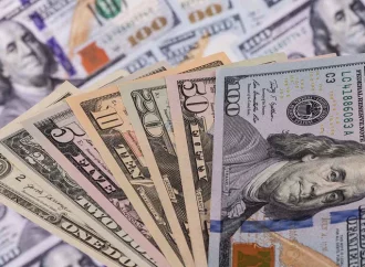 Bancos en Bolivia reducen sus reservas en dólares a la mitad en menos de dos años