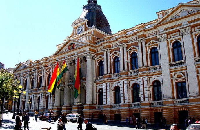 Bolivia afronta el reto de salir de la crisis económica con un equipo gubernamental pragmático