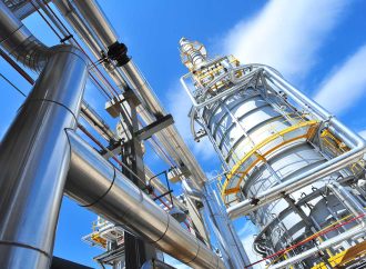 Bolivia evalúa importar crudo y activar sus refinerías para reducir la factura de combustibles