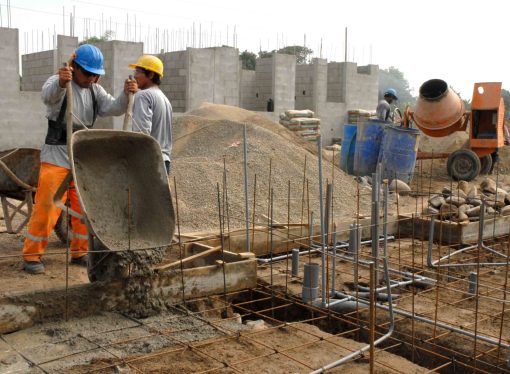 Incertidumbre legal y encarecimiento de insumos complican continuidad de inversiones constructoras en Bolivia