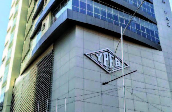 YPFB admite posible retorno de subsidios por alza del combustible internacional y reabre debate fiscal y externo
