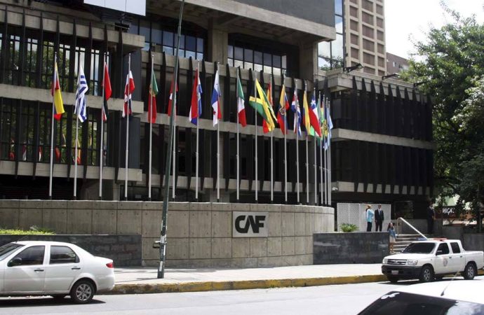 Informalidad laboral y productiva, freno estructural al crecimiento en América Latina