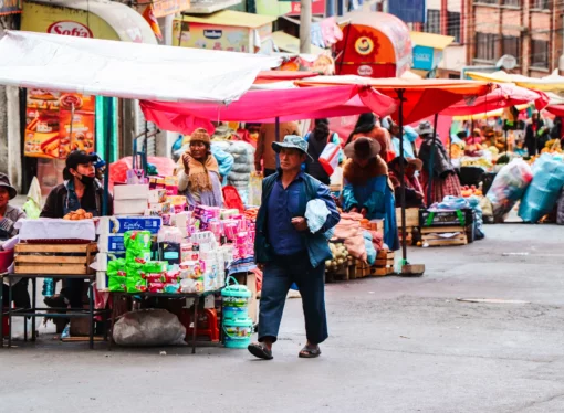 Cuatro versiones del mismo país: por qué el FMI, el Banco Mundial, la CEPAL y el gobierno calculan PIB tan distintos para Bolivia en 2026
