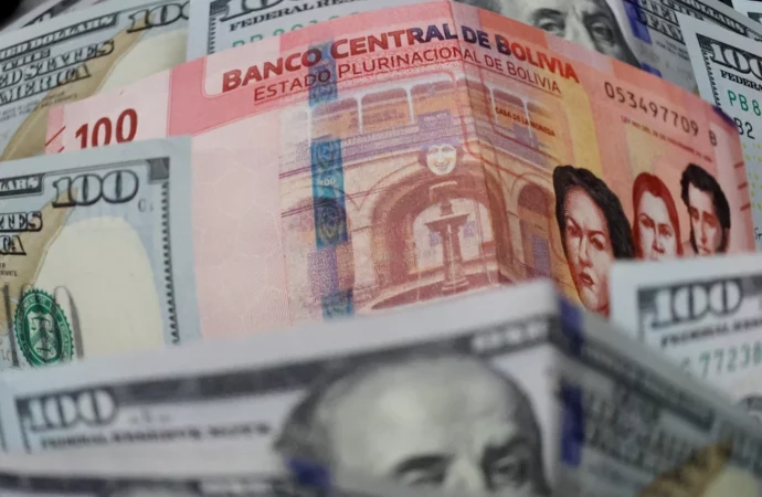 El gobierno reconoció hoy por escrito lo que el mercado boliviano ya sabía desde 2023 y el dólar dejará de costar Bs 6,96
