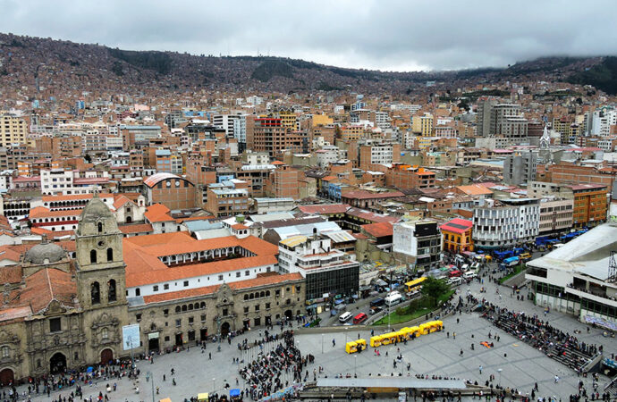 Bolivia le devuelve la confianza a los mercados internacionales, pero no logra bajarle el ritmo a su propia deuda