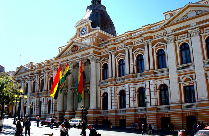Un pacto fiscal busca cambiar quién decide cómo se gasta cada boliviano del Estado