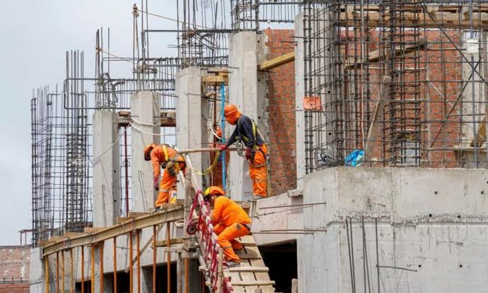 La construcción se desploma y amenaza con paralizar obras, empresas y empleos en Bolivia