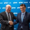 Bolivia recibe respaldo financiero mientras empresas y trabajadores esperan que los dólares generen actividad