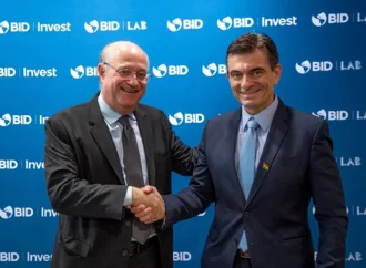 Bolivia recibe respaldo financiero mientras empresas y trabajadores esperan que los dólares generen actividad
