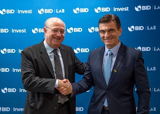 Bolivia recibe respaldo financiero mientras empresas y trabajadores esperan que los dólares generen actividad