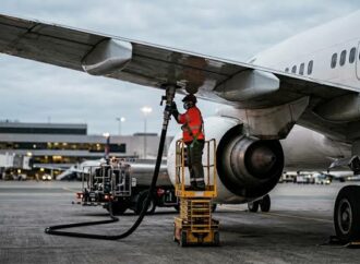 Bolivia elimina impuestos a la gasolina de aviación y abre el abastecimiento al sector privado
